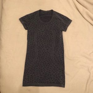 Lululemon Swiftly Tee Blue/Grey Geometric Size 4